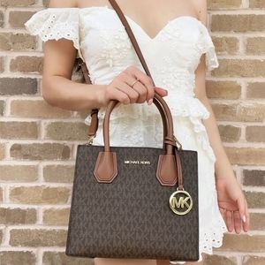 New Michael Kors Mercer Medium Messenger Handbag (Brown Signature)   26